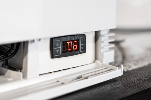 RT82WE-Witryna-chłodnicza-cukiernicza  nablatowa-78L-(8).jpg