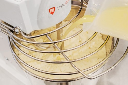 PINA10-MIESIARKA-SPIRALNA-DO-CIASTA (1).jpg